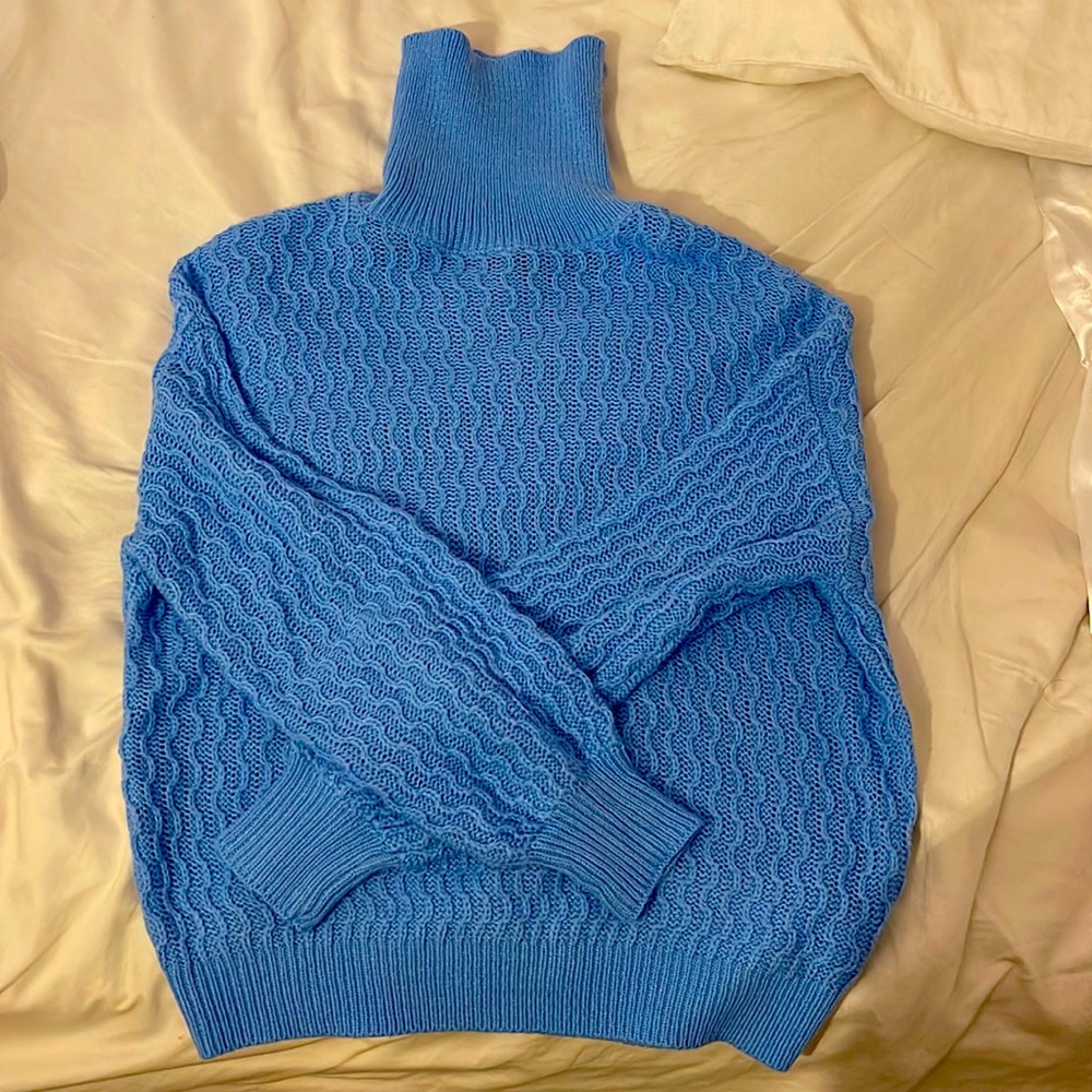 Women’s blue turtle neck!!!